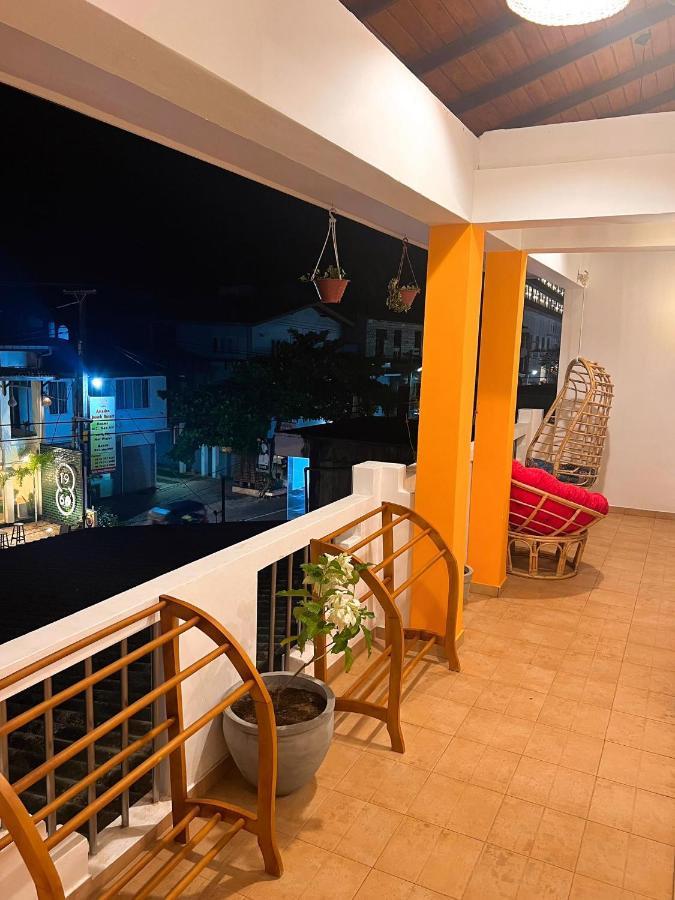 Hummus Hostel Hikkaduwa Buitenkant foto