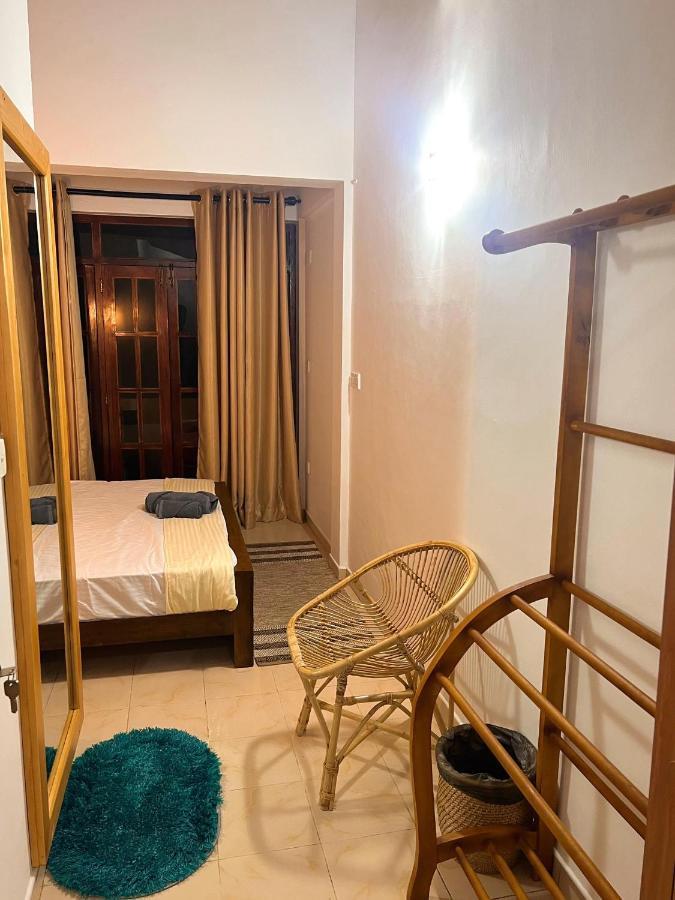 Hummus Hostel Hikkaduwa Buitenkant foto