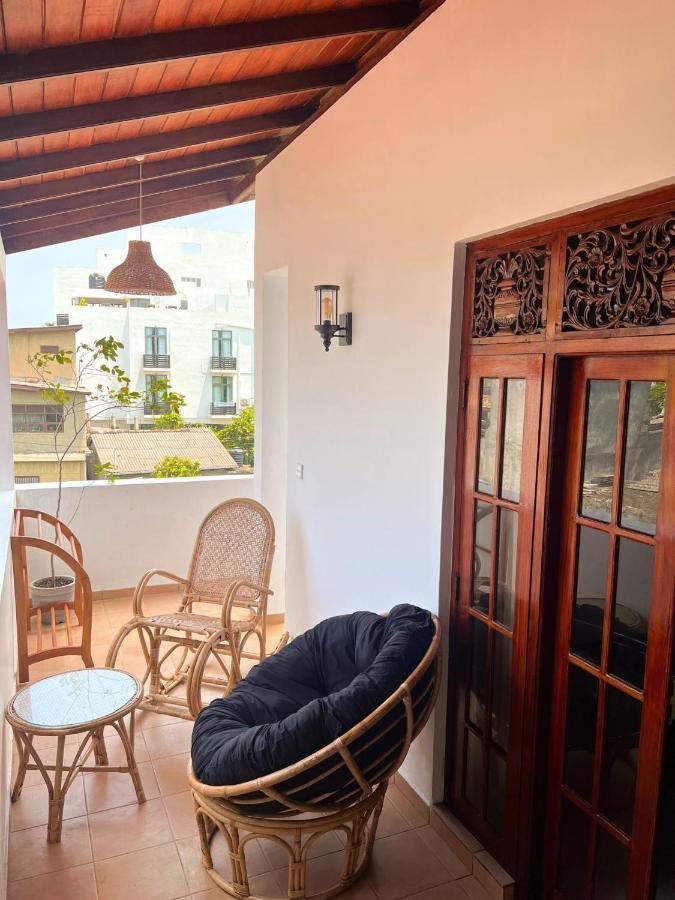 Hummus Hostel Hikkaduwa Buitenkant foto