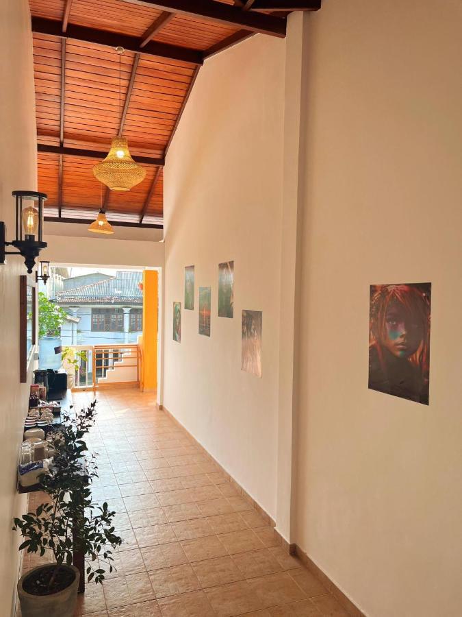Hummus Hostel Hikkaduwa Buitenkant foto
