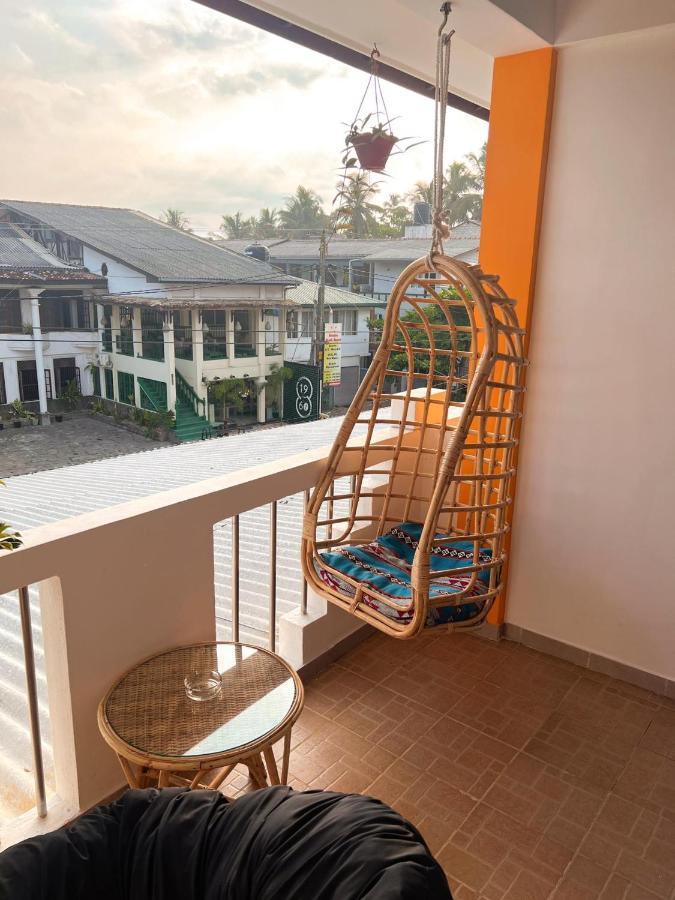 Hummus Hostel Hikkaduwa Buitenkant foto