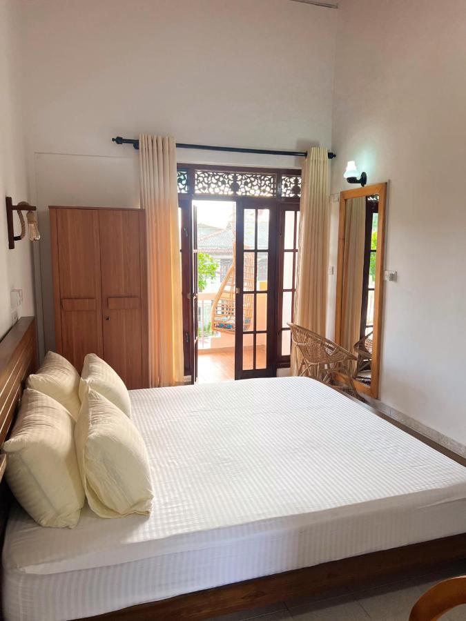 Hummus Hostel Hikkaduwa Buitenkant foto