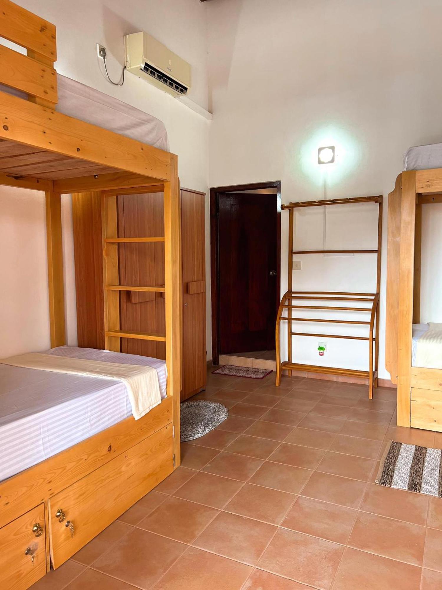 Hummus Hostel Hikkaduwa Buitenkant foto