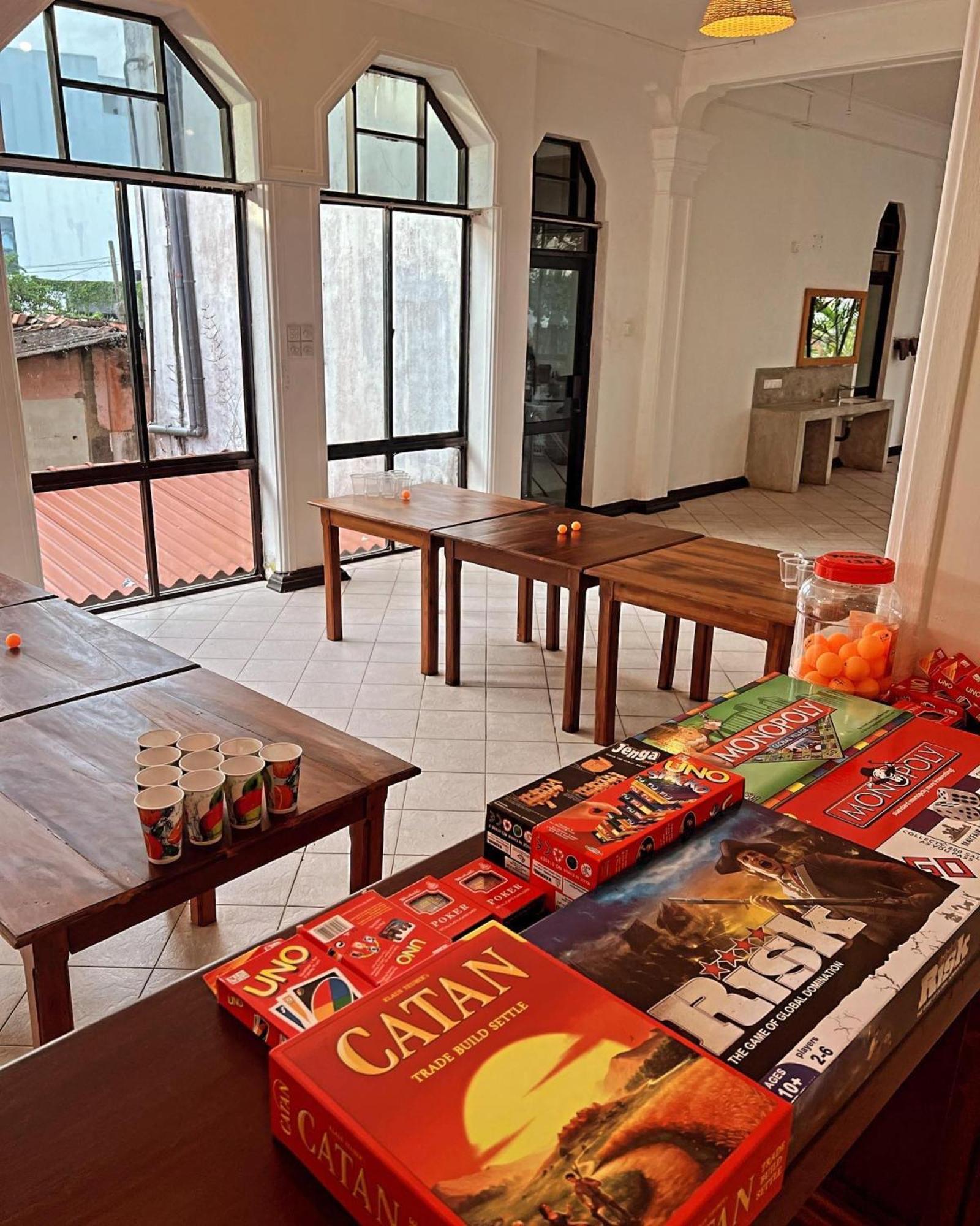 Hummus Hostel Hikkaduwa Buitenkant foto