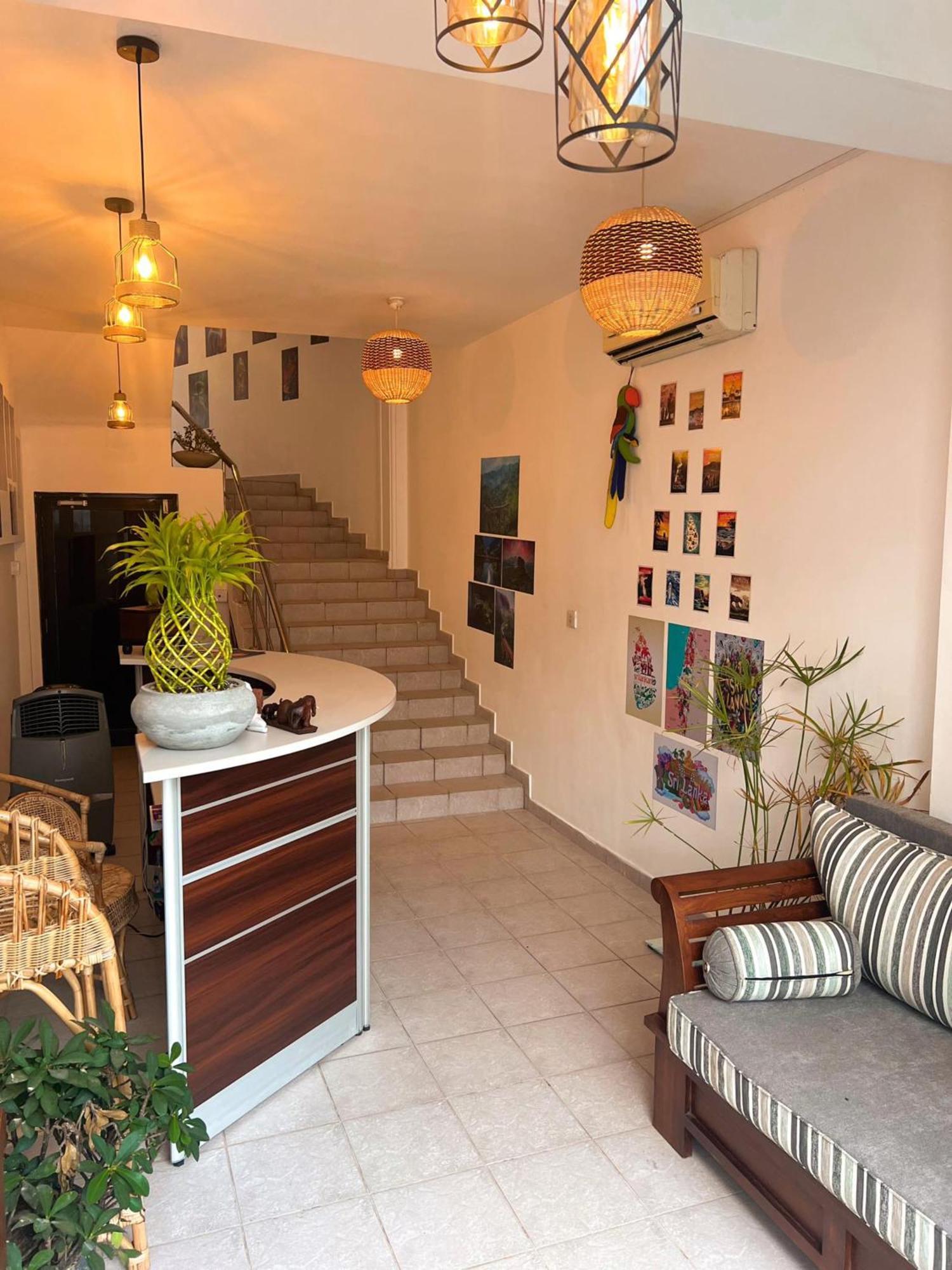 Hummus Hostel Hikkaduwa Buitenkant foto