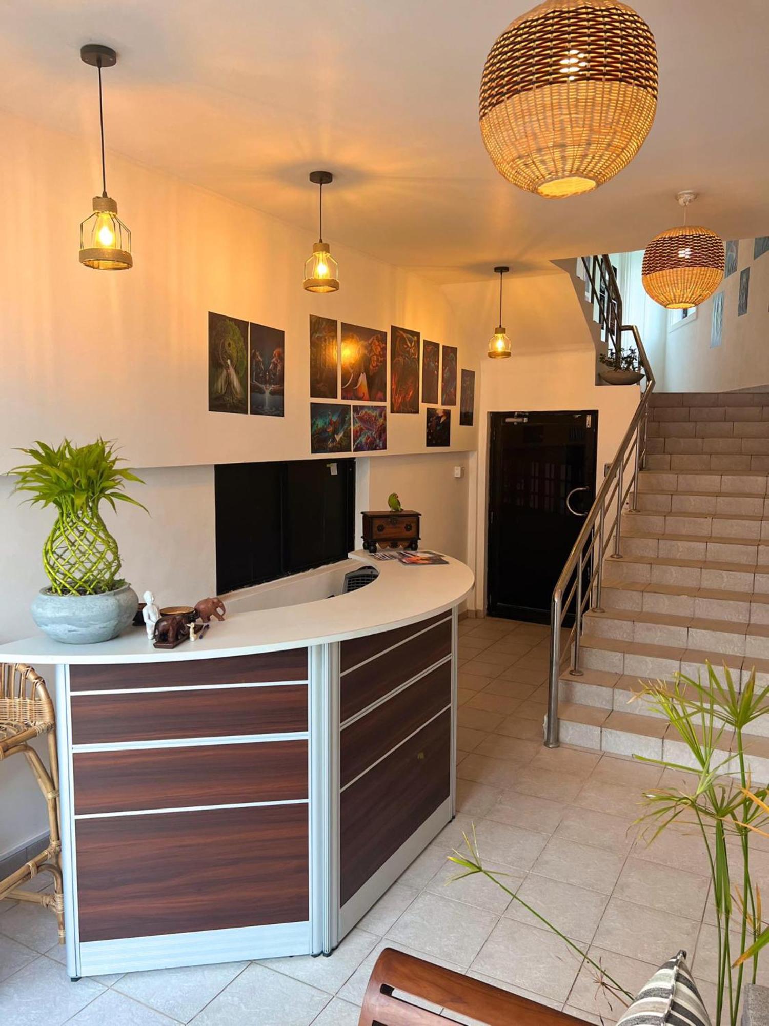 Hummus Hostel Hikkaduwa Buitenkant foto