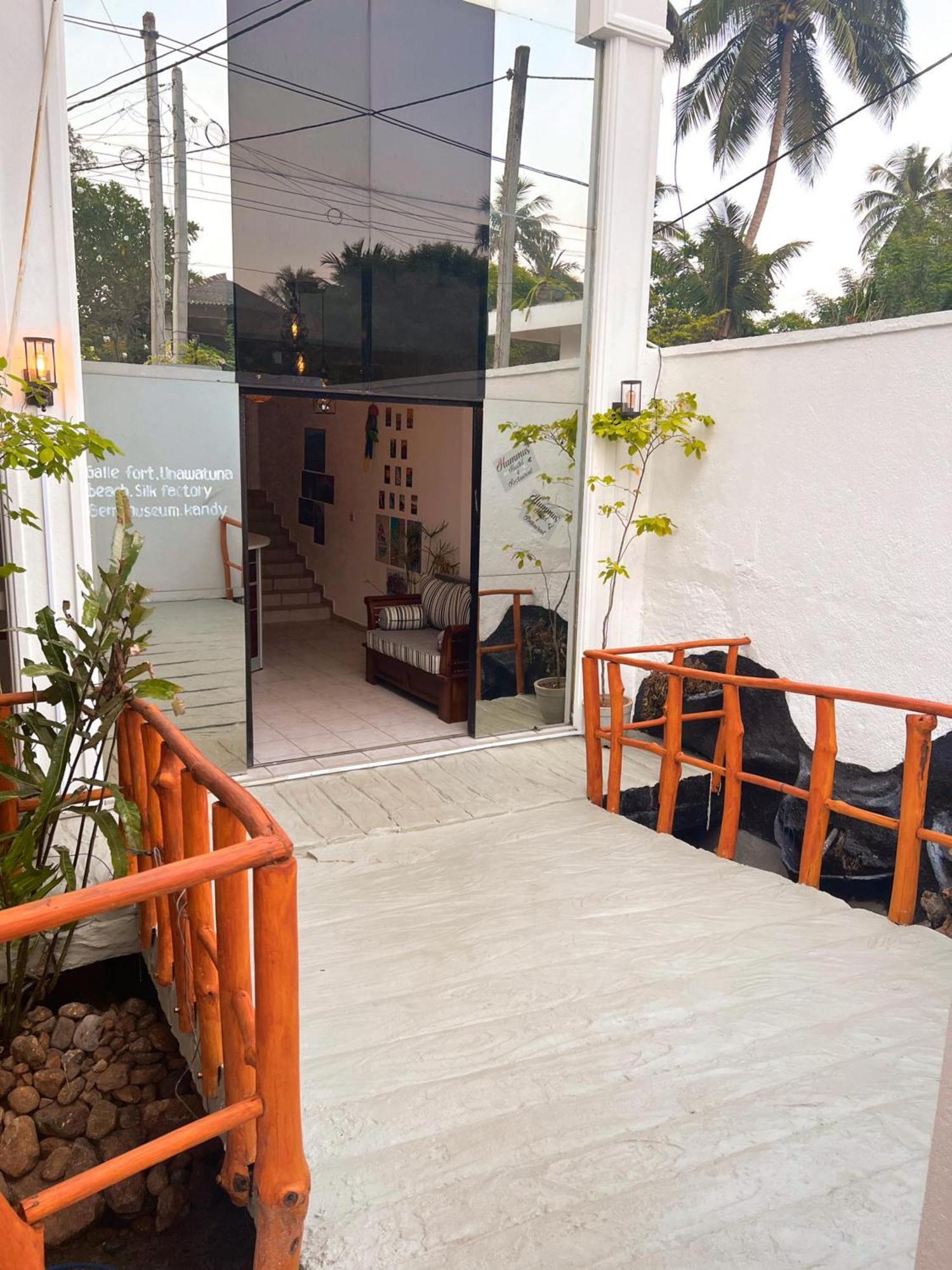 Hummus Hostel Hikkaduwa Buitenkant foto