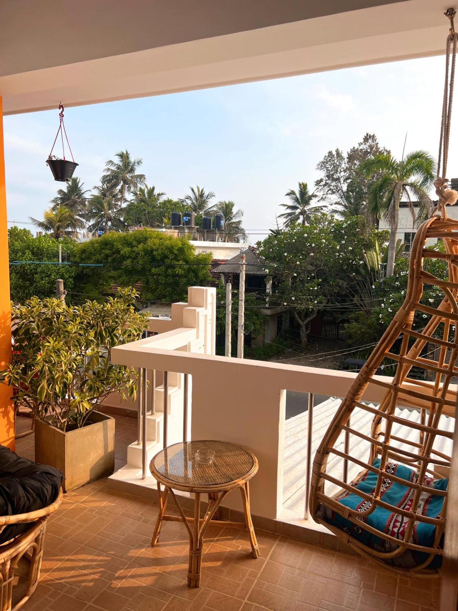 Hummus Hostel Hikkaduwa Buitenkant foto