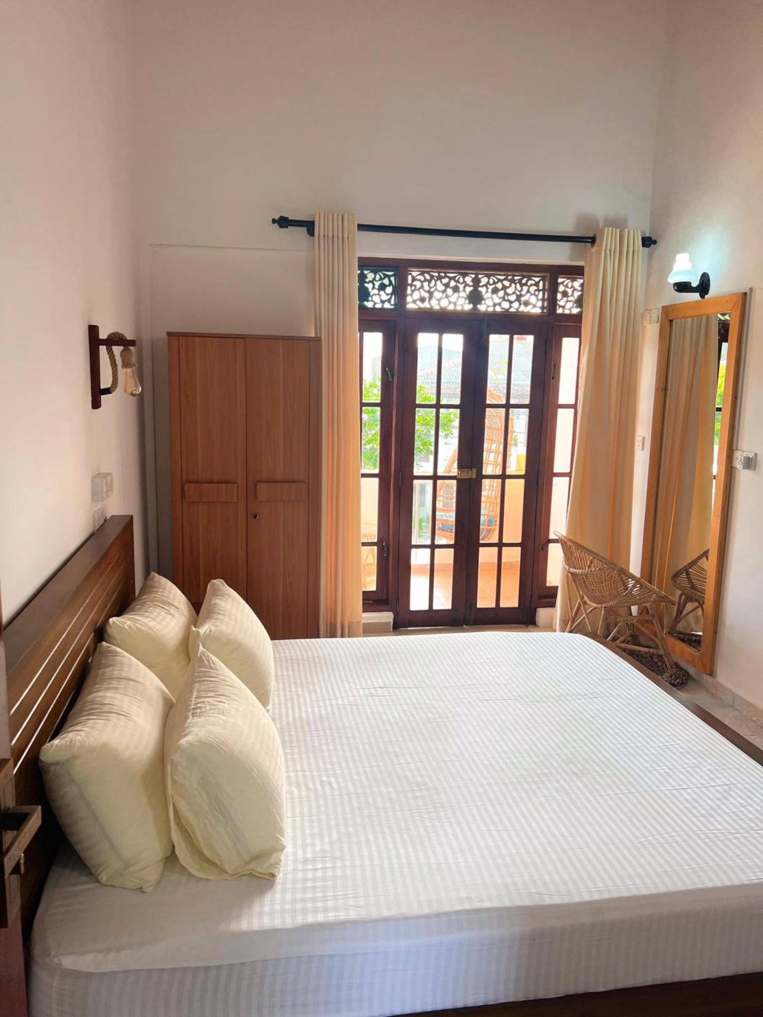 Hummus Hostel Hikkaduwa Buitenkant foto