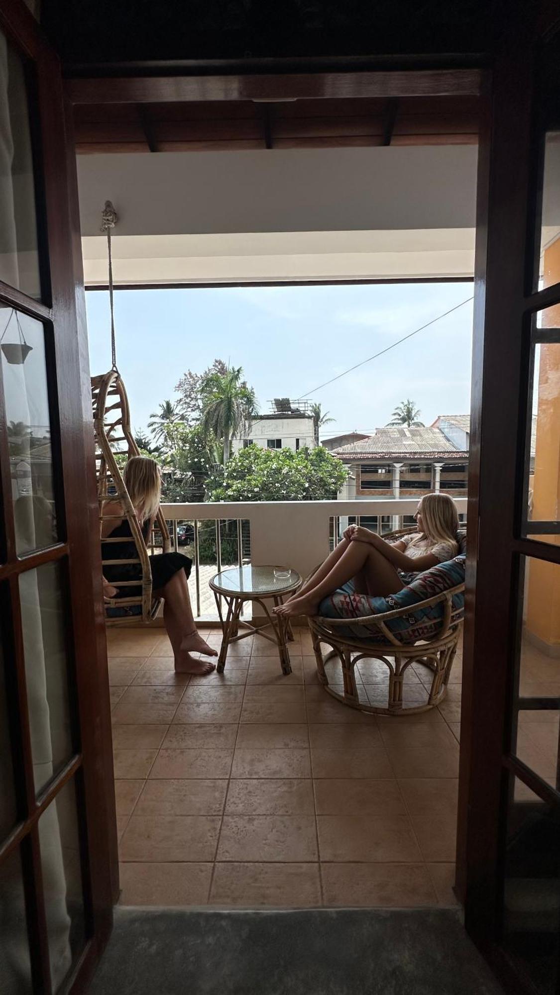 Hummus Hostel Hikkaduwa Buitenkant foto