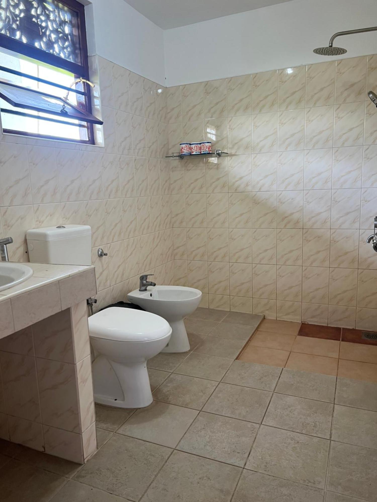 Hummus Hostel Hikkaduwa Buitenkant foto