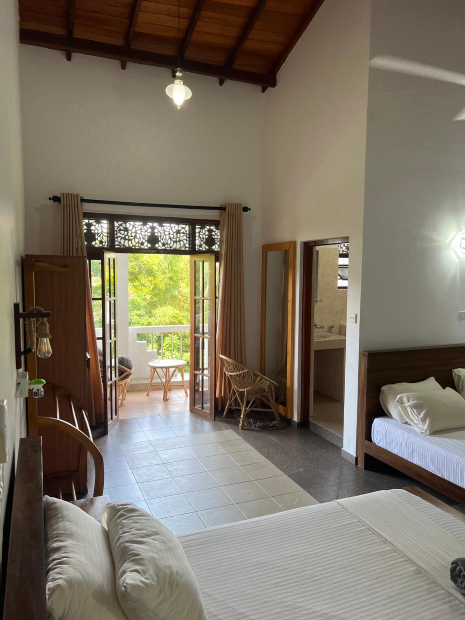 Hummus Hostel Hikkaduwa Buitenkant foto