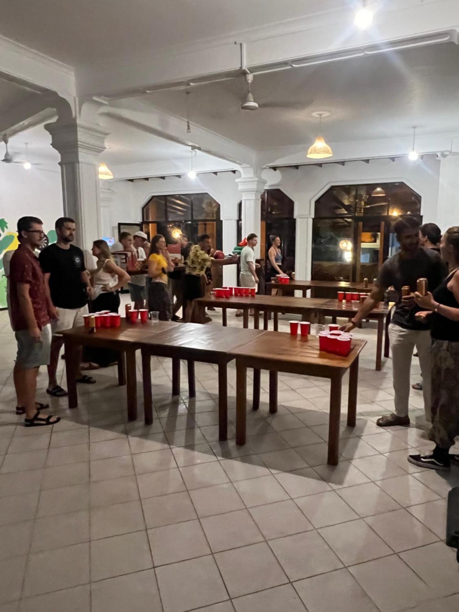 Hummus Hostel Hikkaduwa Buitenkant foto